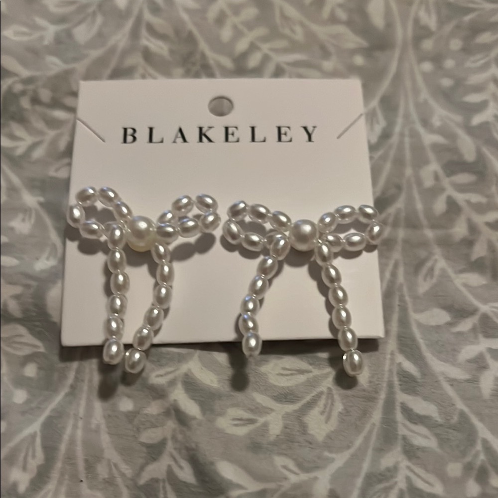 Bow Earrings by‎ Blakeley